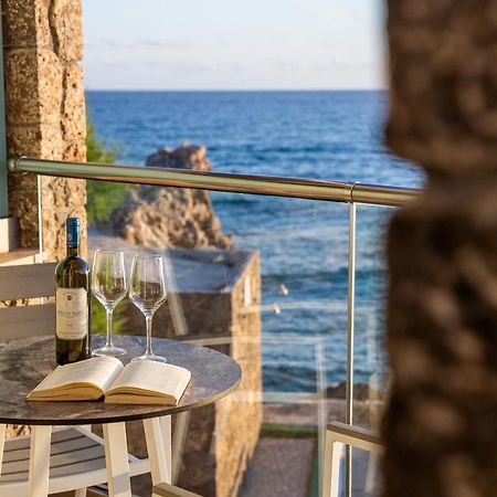 Black Rocks Family, Luxury Seafront Beach Maisonette Ájosz Górdiosz Kültér fotó