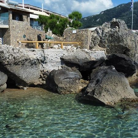 Black Rocks Family, Luxury Seafront Beach Maisonette Ájosz Górdiosz Kültér fotó