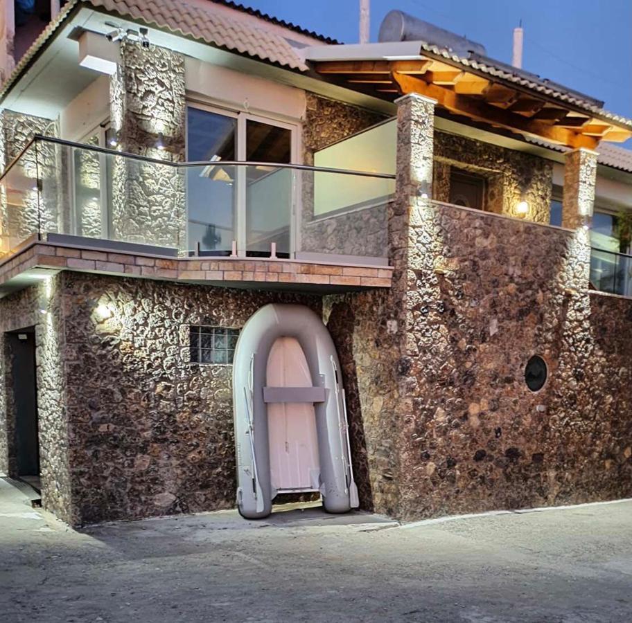 Black Rocks Family, Luxury Seafront Beach Maisonette Ájosz Górdiosz Kültér fotó