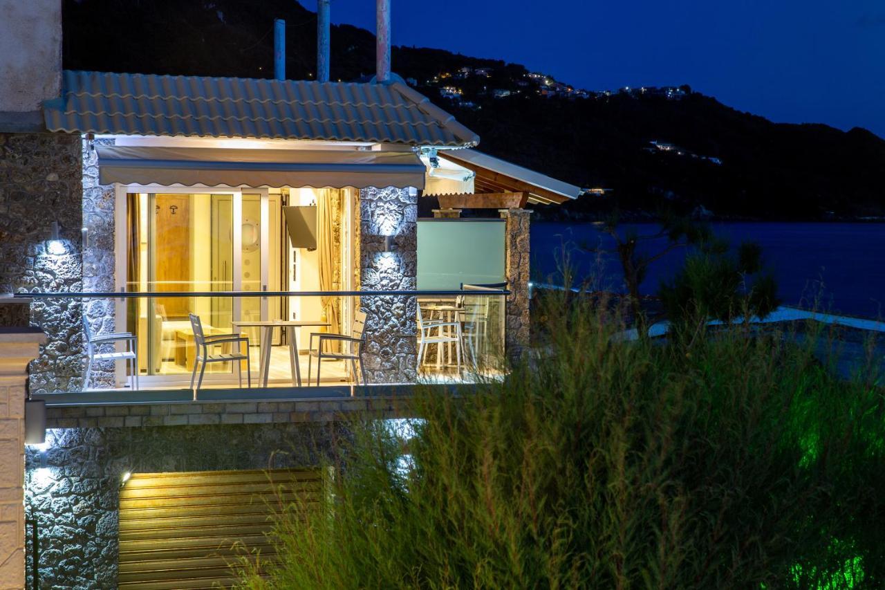 Black Rocks Family, Luxury Seafront Beach Maisonette Ájosz Górdiosz Kültér fotó
