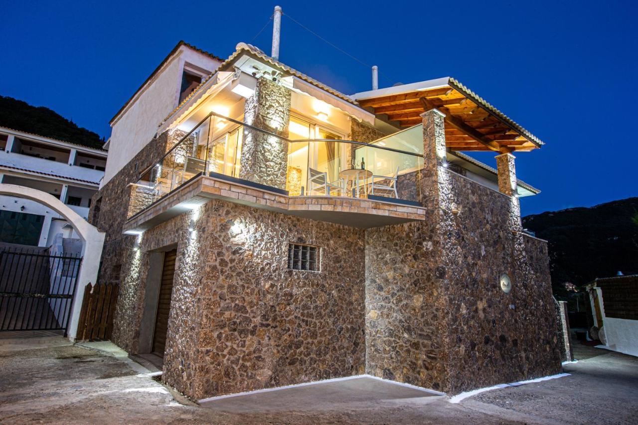 Black Rocks Family, Luxury Seafront Beach Maisonette Ájosz Górdiosz Kültér fotó