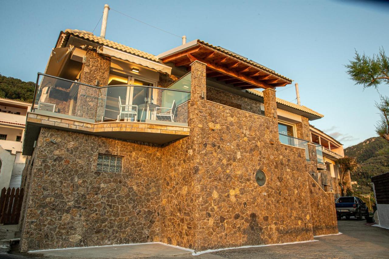 Black Rocks Family, Luxury Seafront Beach Maisonette Ájosz Górdiosz Kültér fotó
