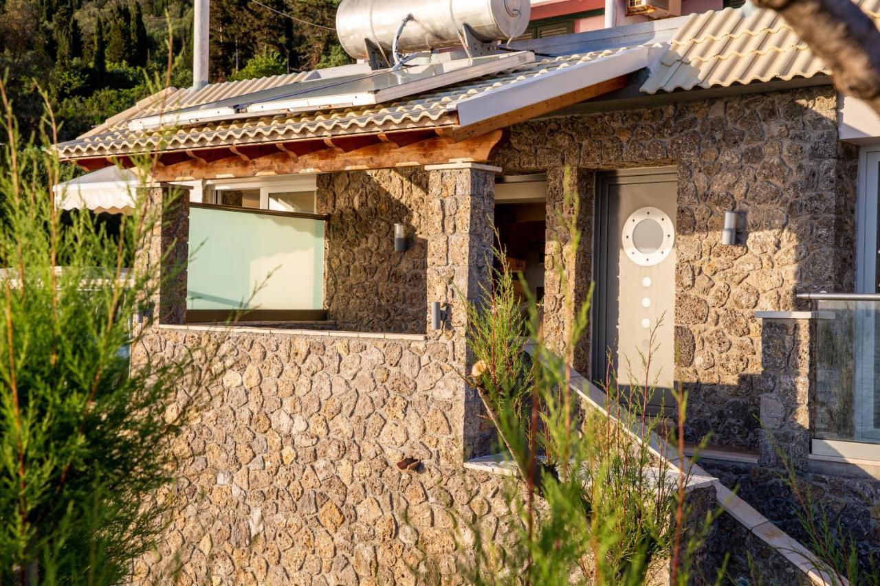 Black Rocks Family, Luxury Seafront Beach Maisonette Ájosz Górdiosz Kültér fotó