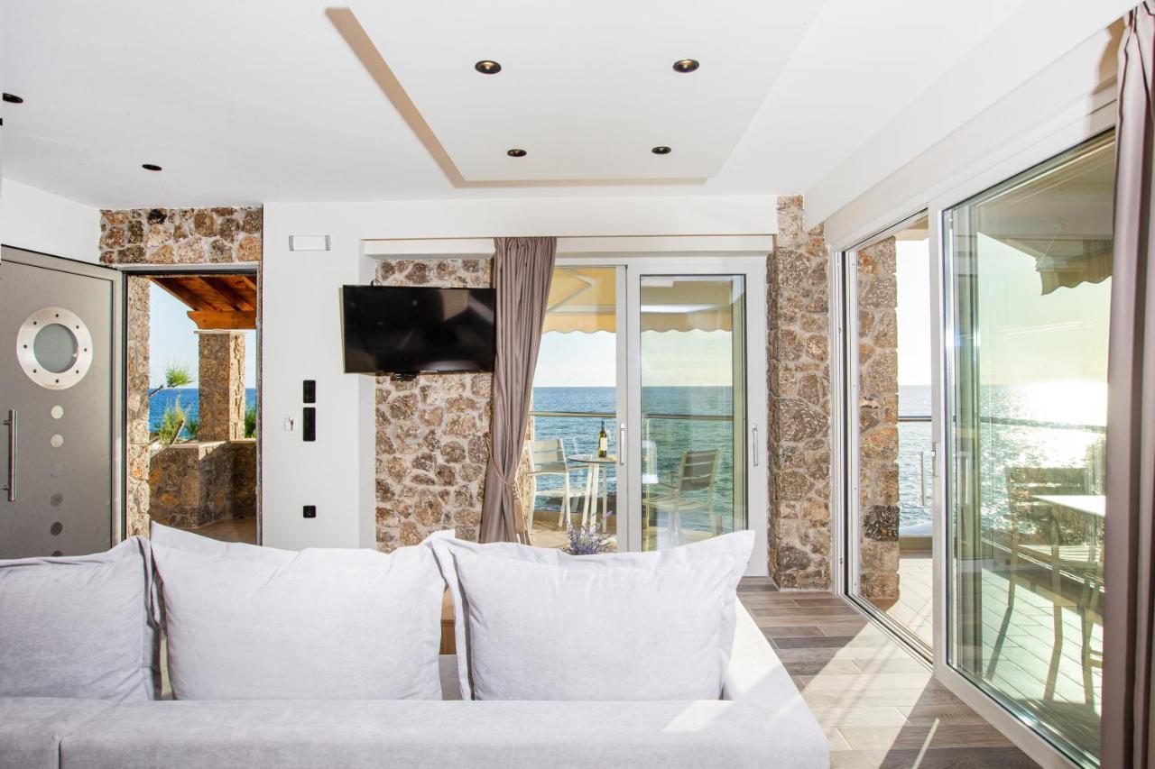 Black Rocks Family, Luxury Seafront Beach Maisonette Ájosz Górdiosz Kültér fotó