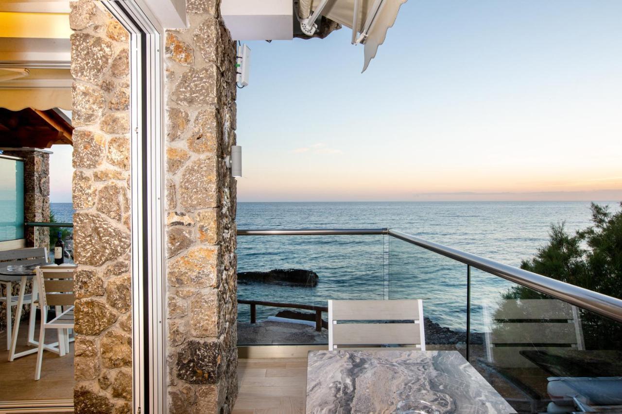 Black Rocks Family, Luxury Seafront Beach Maisonette Ájosz Górdiosz Kültér fotó