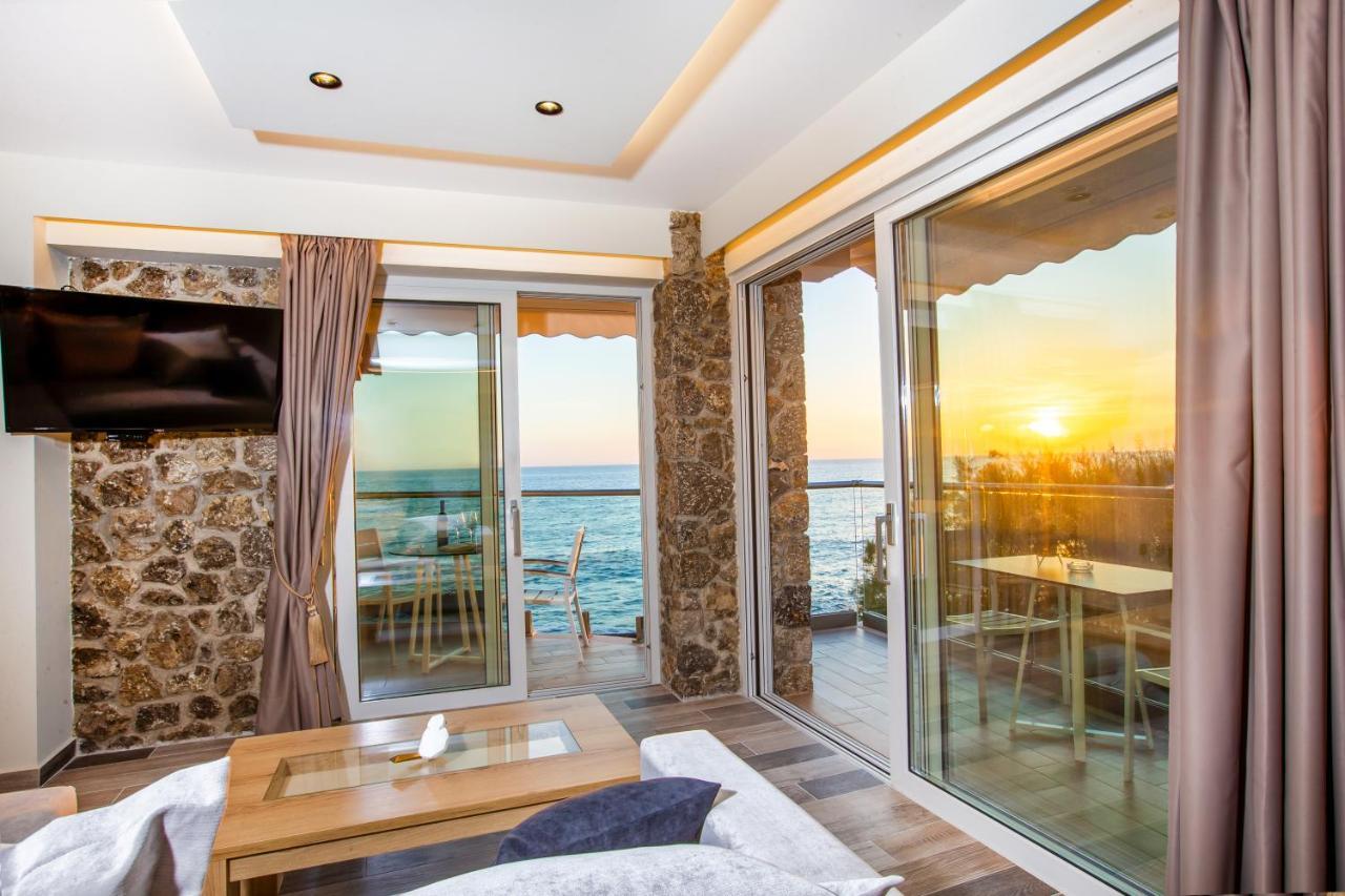 Black Rocks Family, Luxury Seafront Beach Maisonette Ájosz Górdiosz Kültér fotó