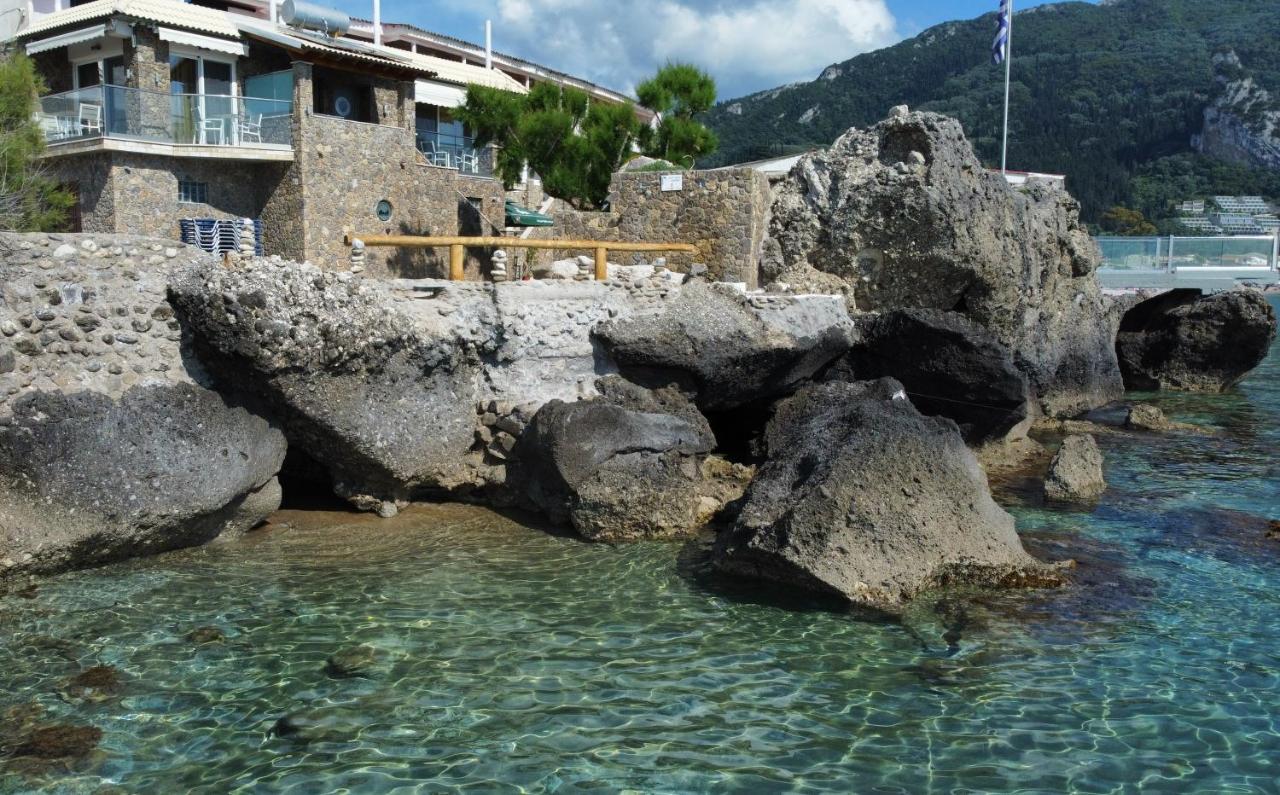 Black Rocks Family, Luxury Seafront Beach Maisonette Ájosz Górdiosz Kültér fotó