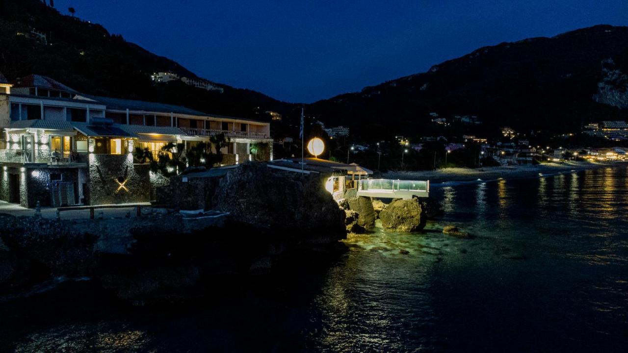 Black Rocks Family, Luxury Seafront Beach Maisonette Ájosz Górdiosz Kültér fotó